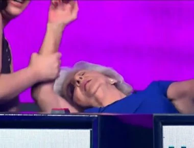 Λιποθυμίες σε ζωντανή μετάδοση (βίντεο)